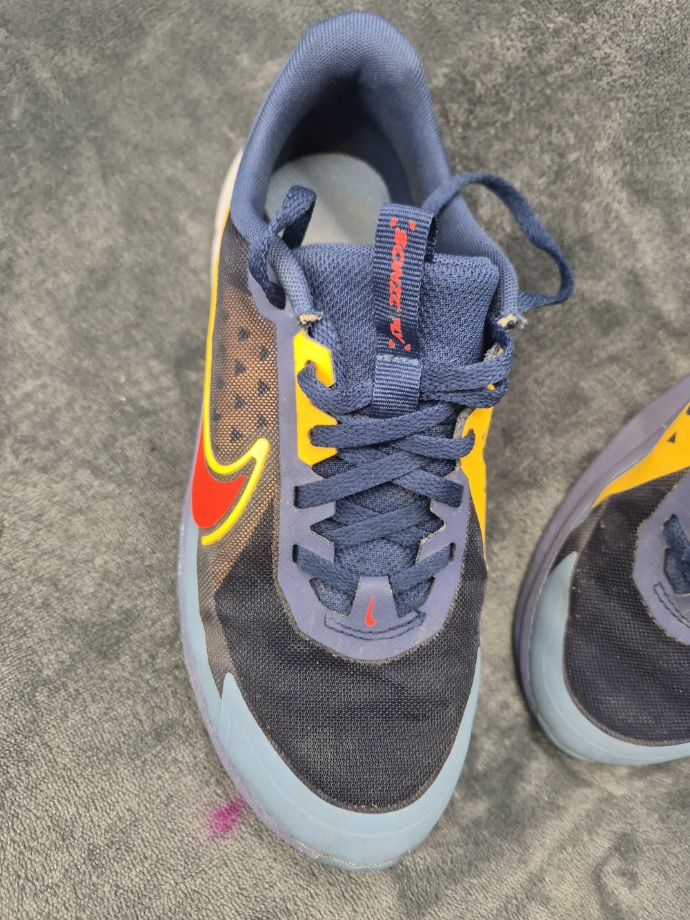 Nike Sony Fly Running Shoes Navy Mesh Bright Yellow Midfoot Suze 4.5 Youth